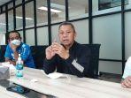 direktur-operasional-pt-lib-sudjarno-saat-menemui-awak-media-di-kantor-lib.jpg