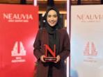 dr-Linda-Purwasih-MH-MKes-Est-saat-menghadiri-penghargaan-Neauvia-APAC-Award-2025.jpg