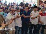 eri-cahyadi-dan-armuji-bertemu-dengan-komunitas-tionghoa-di-surabaya.jpg