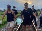 evakuasi-korban-tertabrak-kereta-api-di-wilayah-Kecamatan-Singojuruh-Banyuwangi.jpg