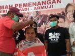 fuad-benardi-saat-melakukan-aksi-cukur-gundul.jpg