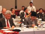 gubernur-jatim-soekarwo-menghadiri-rapat-dengan-badan-anggaran-dpr-ri_20180828_091353.jpg