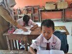 guru-kebingungan-ngajar-siapa-saat-dua-muridnya-tak-masuk-sekolah.jpg