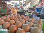 harga-telur-ayam-dan-daging-ayam-melonjak-di-pasar-basah-trenggalek.jpg