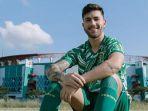 higor-vidal-gelandang-asing-baru-persebaya-ikuti-latihan-perdana-bersama-tim.jpg
