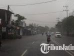 hujan-mengguyur-kawasan-jalan-ngagel-jaya-surabaya-sabtu-18122017_20171118_152242.jpg