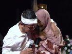 ibu-nangis-diberi-bantuan-Dedi-Mulyadi.jpg