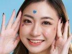 ilustrasi-Acne-patch-dengan-bentuk-emoji-untuk-hempas-jerawat.jpg