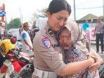 ilustrasi-Polwan-Polresta-Sidoarjo-diterjunkan-untuk-memberikan-pendampingan-trauma-healing.jpg