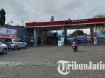 ilustrasi-SPBU-di-Jalan-Panglima-Sudirman-Kota-Batu-Tidak-terlihat-antrean-yang-menjular-di-SPBU.jpg