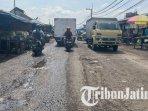 ilustrasi-jalan-rusak-di-malang-Kondisi-jalan-di-Pasar-Gadang-malang.jpg