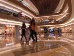 Pegawai Tenant Pakuwon Mall Surabaya Masuk Bawa Cetakan Bukti Vaksin: Ponsel Gak Bisa Baca Barcode