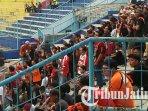 jakmania-suporter-persija-jakarta-datang-ke-stadion-kanjuruhan.jpg
