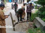 jalan-penghubung-dua-kecamatan-di-sampang-ambles.jpg
