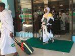 jemaah-calon-haji-embarkasi-surabaya-gelombang-2-pakaian-ihrom.jpg