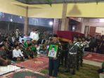 jenazah-kasatkornas-banser-alfa-isnaeni-dimakamkan.jpg