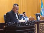 juru-bicara-Fraksi-Gerindra-Yona-Bagus-Widyatmoko-saat-rapat-paripurna.jpg