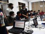 kamar-hitung-atau-war-room-di-dpc-pdip-surabaya-untuk-mengawal-pilkada-surabaya-2020.jpg