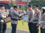 kapolda-jatim-beri-penghargaan-pada-kapolres-magetan.jpg