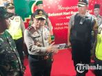 kapolda-jatim-dan-pangdam-v-brawijaya-sidak-personel-pospam-di-depan-kebun-binatang-surabaya_20180614_213254.jpg
