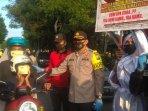 kapolres-bondowoso-akbp-erick-frendriz-mengedukasi-masyarakat-tentang-pentingnya-bermasker.jpg
