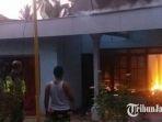 Aksi Menegangkan Nenek 68 Tahun Terobos Api Sambil Gendong Cucu saat Rumah Terbakar, Teriak Tolong