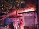 kebakaran-rumah-tak-berpenghuni-di-surabaya.jpg