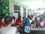 kebun-binatang-surabaya-antre_20180617_211038.jpg