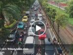 kemacetan-di-jalan-ahmad-yani-surabaya_20180329_163545.jpg