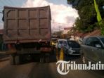 kemacetan-panjang-blega-menuju-pamekasan-dan-bangkalan_20171013_155805.jpg