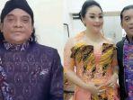 kesederhanaan-didi-kempot-suami-yan-vellia-sudah-ada-sejak-dirinya-berjuang-dari-bawah.jpg