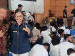 ki-ka-Kepala-Sekolah-SMALBB-Tunarungu-Karya-Mulya-Surabaya.jpg