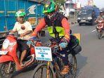 kisah-warga-mudik-Lebaran-naik-sepeda-ontel.jpg
