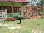 kondisi-ambruknya-kelas-sdn-madulang-2.jpg