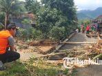 kondisi-jembatan-yang-rusak-akibat-banjir-di-Trenggalek-2022.jpg