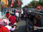 kondisi-kemacetan-di-depan-pasar-srimangunan-sampang.jpg