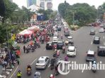 kondisi-lalu-lintas-di-kebun-binatang-surabaya-saat-libur-tahun-baru-2018_20180101_121224.jpg
