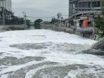 kondisi-permukaan-sungai-kalisari-damen-kecamatan-mulyorejo-kota-surabaya.jpg