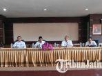 konferensi-pers-yang-digelar-oleh-rssa-menyatakan-bahwa-sudah-ada-dua-orang-posisif-virus-corona.jpg