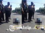 korban-kecelakaan-motor-tergeletak-di-jalan-raya-ngagel.jpg