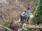 korban-longsor-ponorogo-ditemukan_20170424_201121.jpg