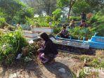 kuburan-muharto-ramai-dikunjungi-peziarah-saat-lebaran-2022-senin-252022.jpg