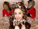 lirik-lagu-santa-tell-me-ariana-grande.jpg