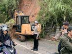 longsor-di-Jalan-Tembus-Sarangan-Tawangmangu-KM-211.jpg