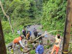 longsor-hingga-tutup-jalan-di-wonomulyo-magetan.jpg