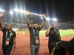 manajer-timnas-indonesia-u-20-sumardji-kiri-dan-pelatih-shin-tae-yong.jpg