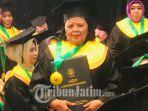 maria-lidwina-endang-suwarni-wisudawati-tertua-di-universitas-nahdlatul-ulama-surabaya-unusa.jpg