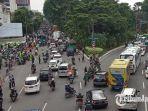 massa-aksi-may-day-2019-di-depan-kebun-binanatang-surabaya.jpg
