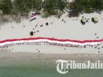 merah-putih-di-pantai-dalegan_20180819_154734.jpg