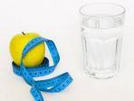 minum-air-putih-dapat-membantu-tubuh-mencerna-serat-dengan-lebih-cepat.jpg